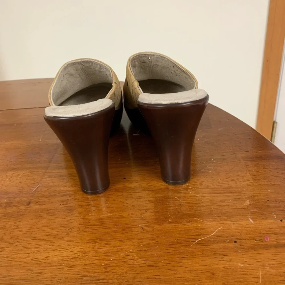 Tommy Hilfiger suede platform mules clogs size 8.5